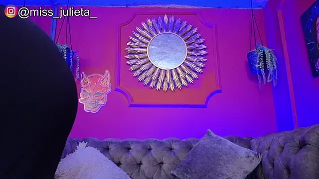 Snapshot of Julieta_Russell chatting on 05/18/26, 11:38 Julieta Russell online show from 05/18/26, 11:38