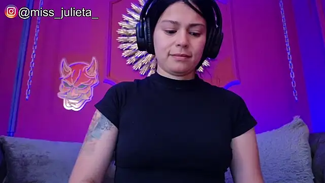 Snapshot of Julieta_Russell chatting on 05/19/26, 12:11 Julieta Russell online show from 05/19/26, 12:11