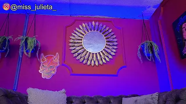 Snapshot of Julieta_Russell chatting on 05/25/26, 11:49 Julieta Russell online show from 05/25/26, 11:49