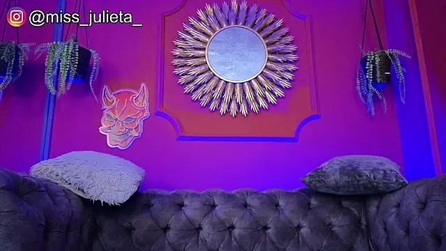 Snapshot of Julieta_Russell chatting on 05/26/26, 11:50 Julieta Russell online show from 05/26/26, 11:50