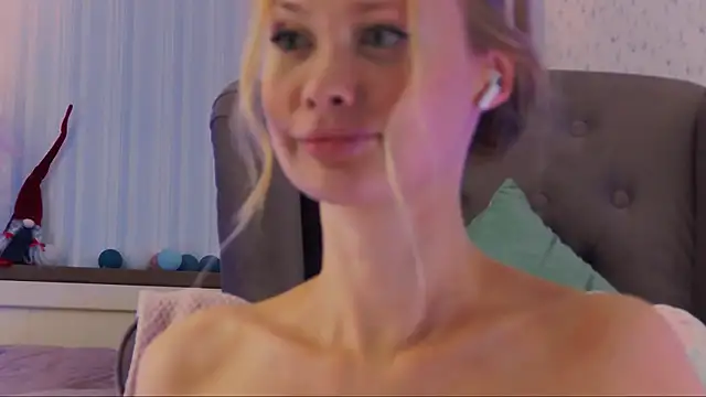 Snapshot of laracroftt1 chatting on 03/17/25, 11:54 laracroftt1 online show from 03/17/25, 11:54