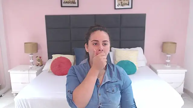 Snapshot of MadisonJenner chatting on 01/16/25, 11:15 MadisonJenner online show from 01/16/25, 11:15