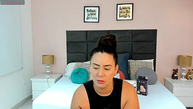 Snapshot of MadisonJenner chatting on 11/12/25, 11:10 MadisonJenner online show from 11/12/25, 11:10