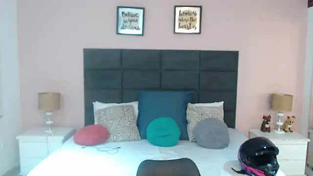 Snapshot of MadisonJenner chatting on 11/13/25, 11:31 MadisonJenner online show from 11/13/25, 11:31