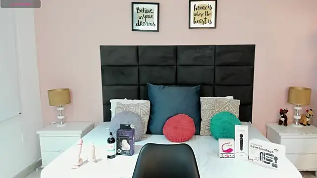 Snapshot of MadisonJenner chatting on 11/15/25, 12:56 MadisonJenner online show from 11/15/25, 12:56