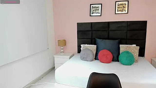 Snapshot of MadisonJenner chatting on 11/16/25, 12:22 MadisonJenner online show from 11/16/25, 12:22