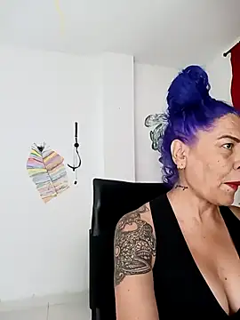 freyadevil333 online show from 09/24/25, 06:06