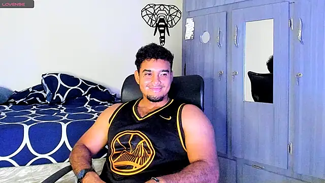 Snapshot of Big_furry_bear13 chatting on 02/26/25, 07:53 Big furry bear13 online show from 02/26/25, 07:53