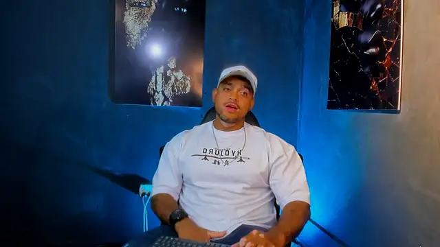 Snapshot of Big_furry_bear13 chatting on 09/17/25, 05:53 Big furry bear13 online show from 09/17/25, 05:53