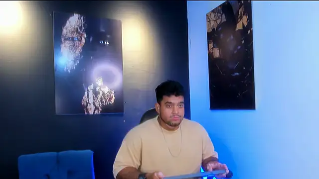 Snapshot of Big_furry_bear13 chatting on 10/30/25, 04:58 Big furry bear13 online show from 10/30/25, 04:58