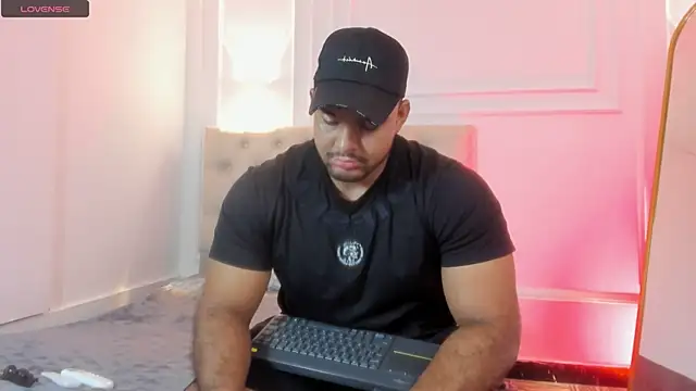 Snapshot of Big_furry_bear13 chatting on 01/17/26, 04:54 Big furry bear13 online show from 01/17/26, 04:54