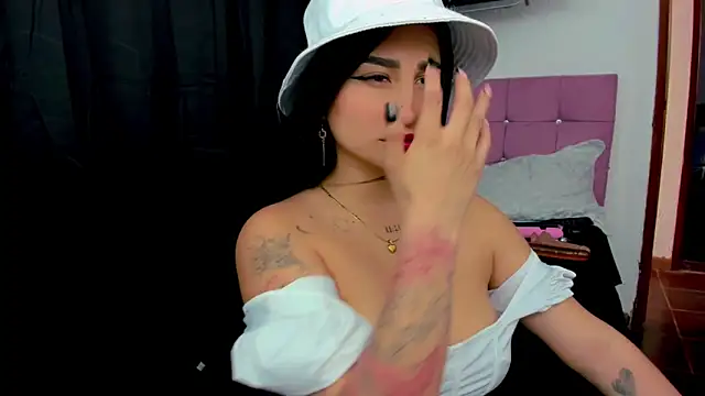 Snapshot of sunshine_uwu22 chatting on 09/15/25, 06:52 sunshine uwu22 online show from 09/15/25, 06:52