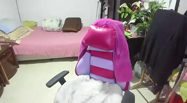 Snapshot of Mrs_mommy_ chatting on 01/14/25, 07:53 Mrs mommy online show from 01/14/25, 07:53