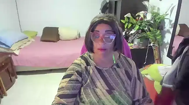 Snapshot of Mrs_mommy_ chatting on 01/15/25, 07:23 Mrs mommy online show from 01/15/25, 07:23