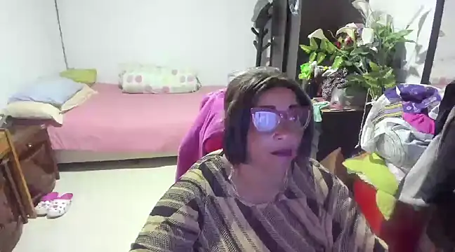 Snapshot of Mrs_mommy_ chatting on 01/16/25, 04:50 Mrs mommy online show from 01/16/25, 04:50