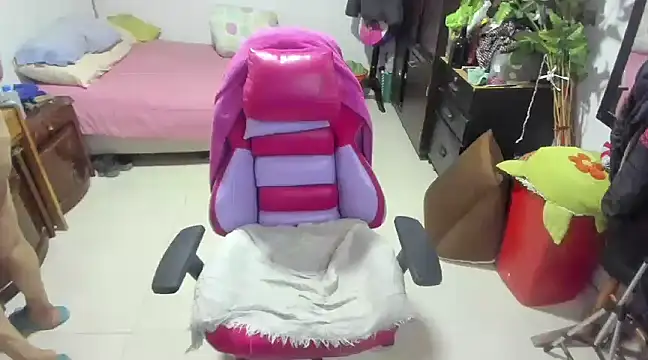 Snapshot of Mrs_mommy_ chatting on 01/17/25, 07:49 Mrs mommy online show from 01/17/25, 07:49