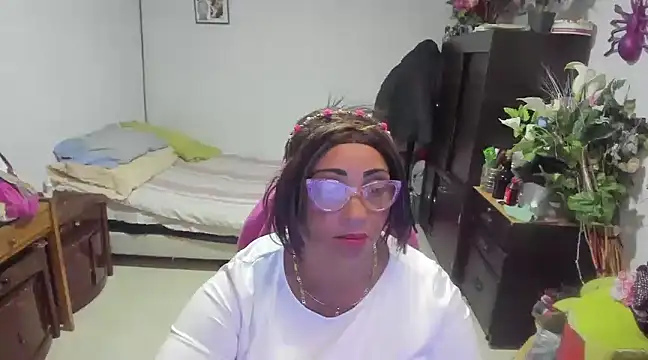 Snapshot of Mrs_mommy_ chatting on 01/22/25, 05:17 Mrs mommy online show from 01/22/25, 05:17