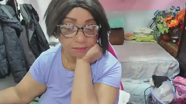 Snapshot of Mrs_mommy_ chatting on 05/14/26, 07:20 Mrs mommy online show from 05/14/26, 07:20