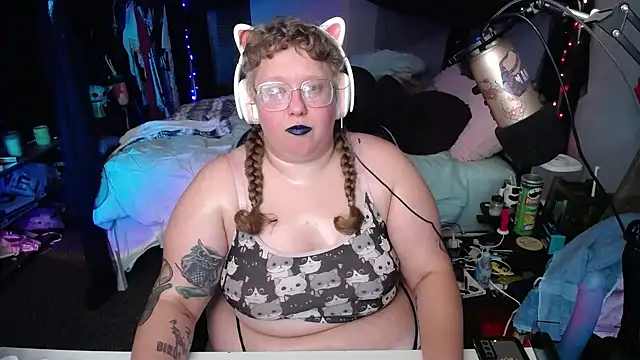 Snapshot of FatVeronica chatting on 01/11/25, 04:38 FatVeronica online show from 01/11/25, 04:38