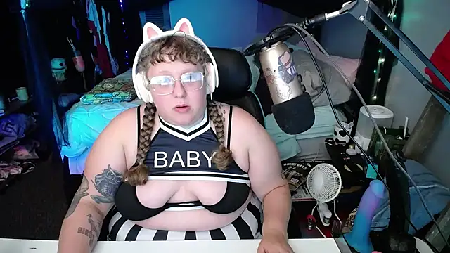 Snapshot of FatVeronica chatting on 01/19/25, 10:17 FatVeronica online show from 01/19/25, 10:17