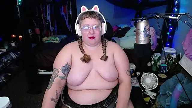 Snapshot of FatVeronica chatting on 02/08/25, 05:40 FatVeronica online show from 02/08/25, 05:40