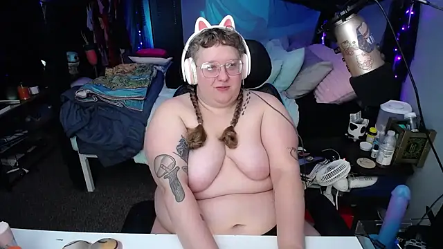 Snapshot of FatVeronica chatting on 02/22/25, 12:19 FatVeronica online show from 02/22/25, 12:19