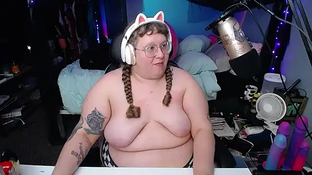 Snapshot of FatVeronica chatting on 03/03/25, 12:26 FatVeronica online show from 03/03/25, 12:26