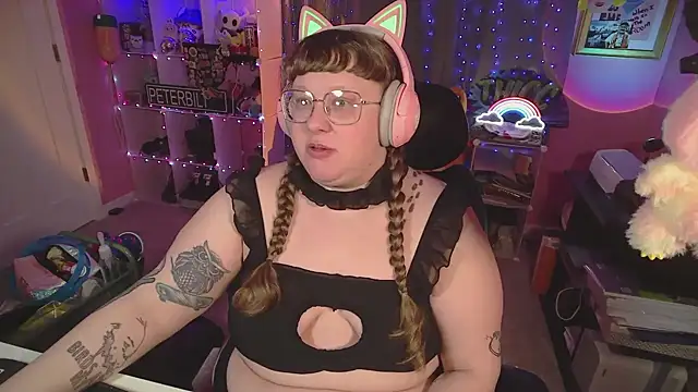 Snapshot of FatVeronica chatting on 02/06/26, 02:09 FatVeronica online show from 02/06/26, 02:09