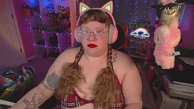 Snapshot of FatVeronica chatting on 02/07/26, 02:10 FatVeronica online show from 02/07/26, 02:10