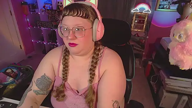Snapshot of FatVeronica chatting on 02/14/26, 02:14 FatVeronica online show from 02/14/26, 02:14