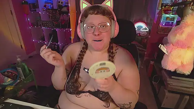 Snapshot of FatVeronica chatting on 02/19/26, 07:32 FatVeronica online show from 02/19/26, 07:32