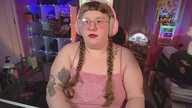 Snapshot of FatVeronica chatting on 02/26/26, 01:37 FatVeronica online show from 02/26/26, 01:37
