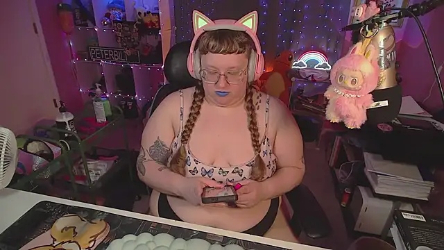 Snapshot of FatVeronica chatting on 03/27/26, 04:29 FatVeronica online show from 03/27/26, 04:29