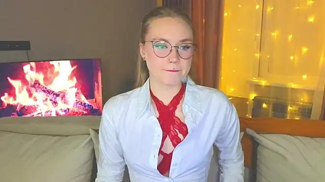 Snapshot of Aurora_Golden1 chatting on 12/14/24, 04:31 Aurora Golden1 online show from 12/14/24, 04:31