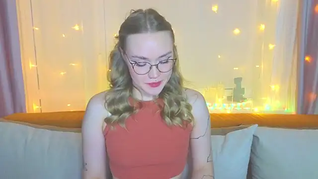 Snapshot of Aurora_Golden1 chatting on 02/02/25, 07:25 Aurora Golden1 online show from 02/02/25, 07:25