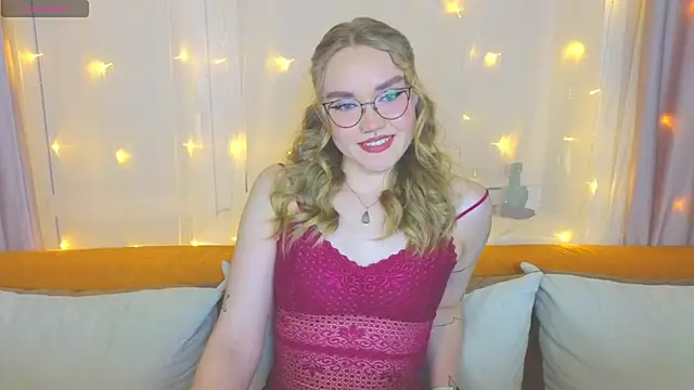 Snapshot of Aurora_Golden1 chatting on 03/04/25, 03:48 Aurora Golden1 online show from 03/04/25, 03:48