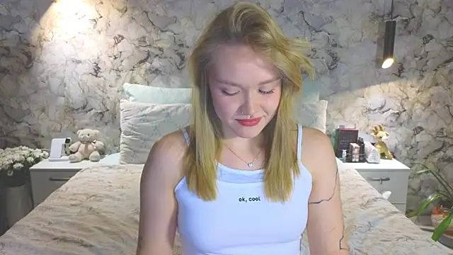 Aurora Golden1 online show from 11/15/25, 04:58