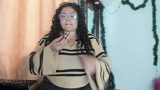 Snapshot of jessica_hot_28 chatting on 12/20/25, 07:54 jessica hot 28 online show from 12/20/25, 07:54