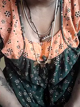 Snapshot of negatamil chatting on 12/15/24, 03:02 negatamil online show from 12/15/24, 03:02