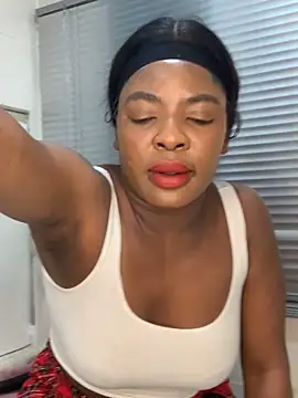 Snapshot of Ass-Queen chatting on 10/13/25, 02:22 Ass-Queen online show from 10/13/25, 02:22