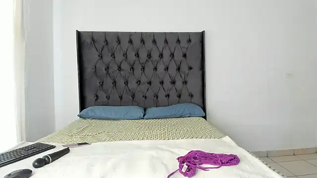 Ass-Queen online show from 10/24/25, 07:38