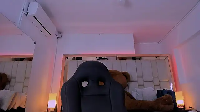 SheylaBakerr online show from 02/05/25, 10:19