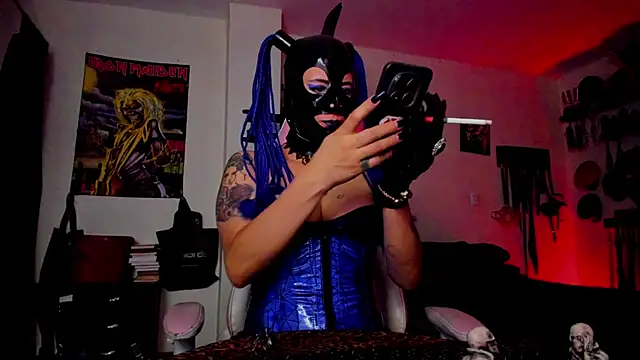 Snapshot of DominatrixBlue chatting on 05/15/26, 06:15 DominatrixBlue online show from 05/15/26, 06:15