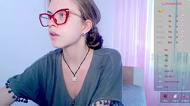 Snapshot of Sarah_HS chatting on 09/10/25, 10:48 Sarah HS online show from 09/10/25, 10:48