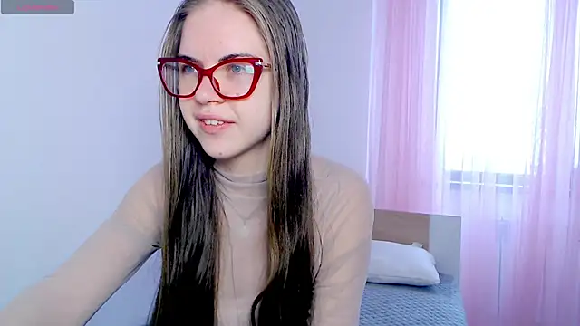 Snapshot of Sarah_HS chatting on 02/28/26, 04:35 Sarah HS online show from 02/28/26, 04:35