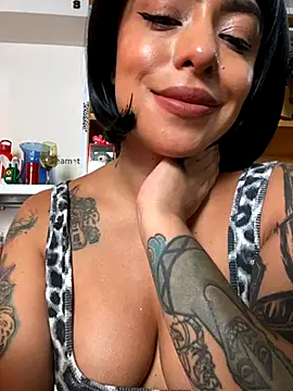 Snapshot of foxxy_nasty chatting on 10/13/25, 08:31 foxxy nasty online show from 10/13/25, 08:31