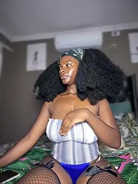 Snapshot of Candy-Heart chatting on 02/13/26, 07:37 Candy-Heart online show from 02/13/26, 07:37