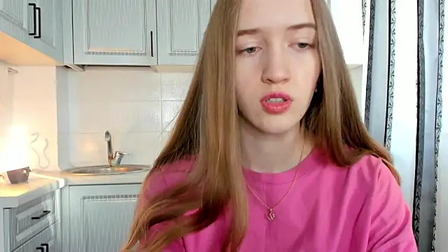 Snapshot of leslie_my_lovee chatting on 11/15/25, 08:00 leslie my lovee online show from 11/15/25, 08:00