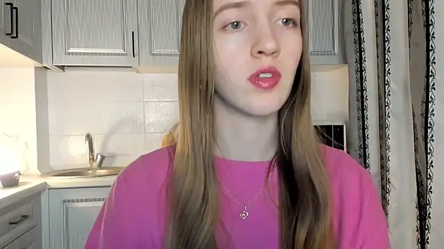 Snapshot of leslie_my_lovee chatting on 12/15/25, 07:18 leslie my lovee online show from 12/15/25, 07:18