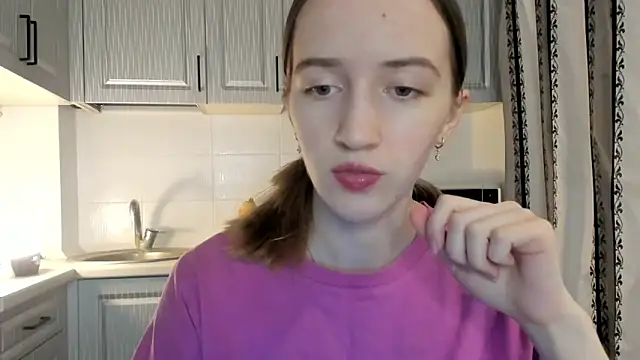 Snapshot of leslie_my_lovee chatting on 12/16/25, 06:46 leslie my lovee online show from 12/16/25, 06:46